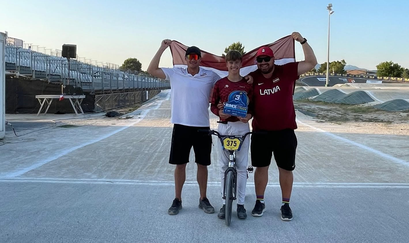 Zēbergs izcīna Latvijai godalgu UEC BMX Eiropas čempionāta noslēdzošajā dienā