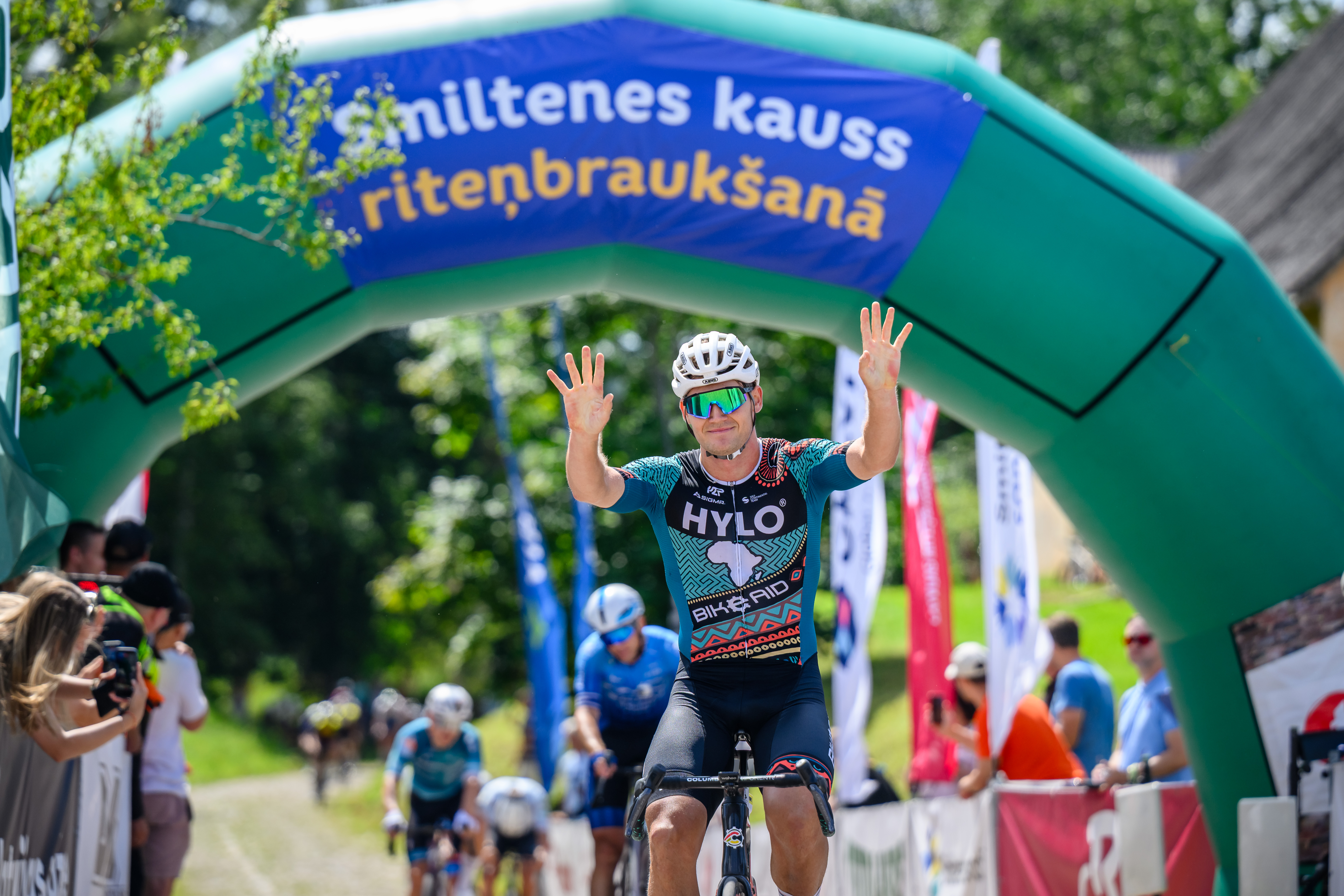 Ar plašu programmu un Belohvoščika triumfu aizvadīts “Smiltenes kauss” riteņbraukšanā