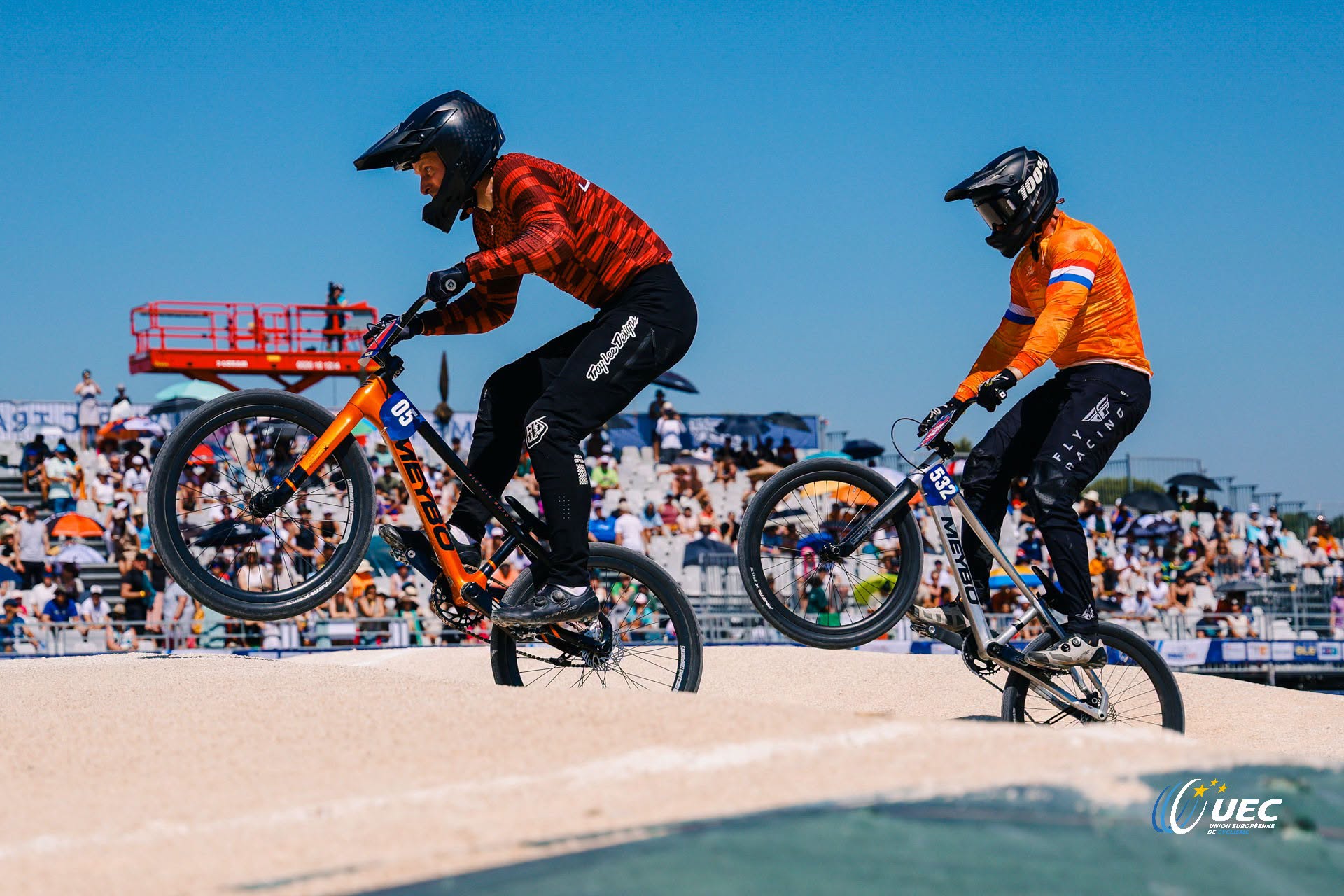 Latvijas BMX sportistiem četras godalgas UEC BMX Eiropas čempionāta pirmajā dienā