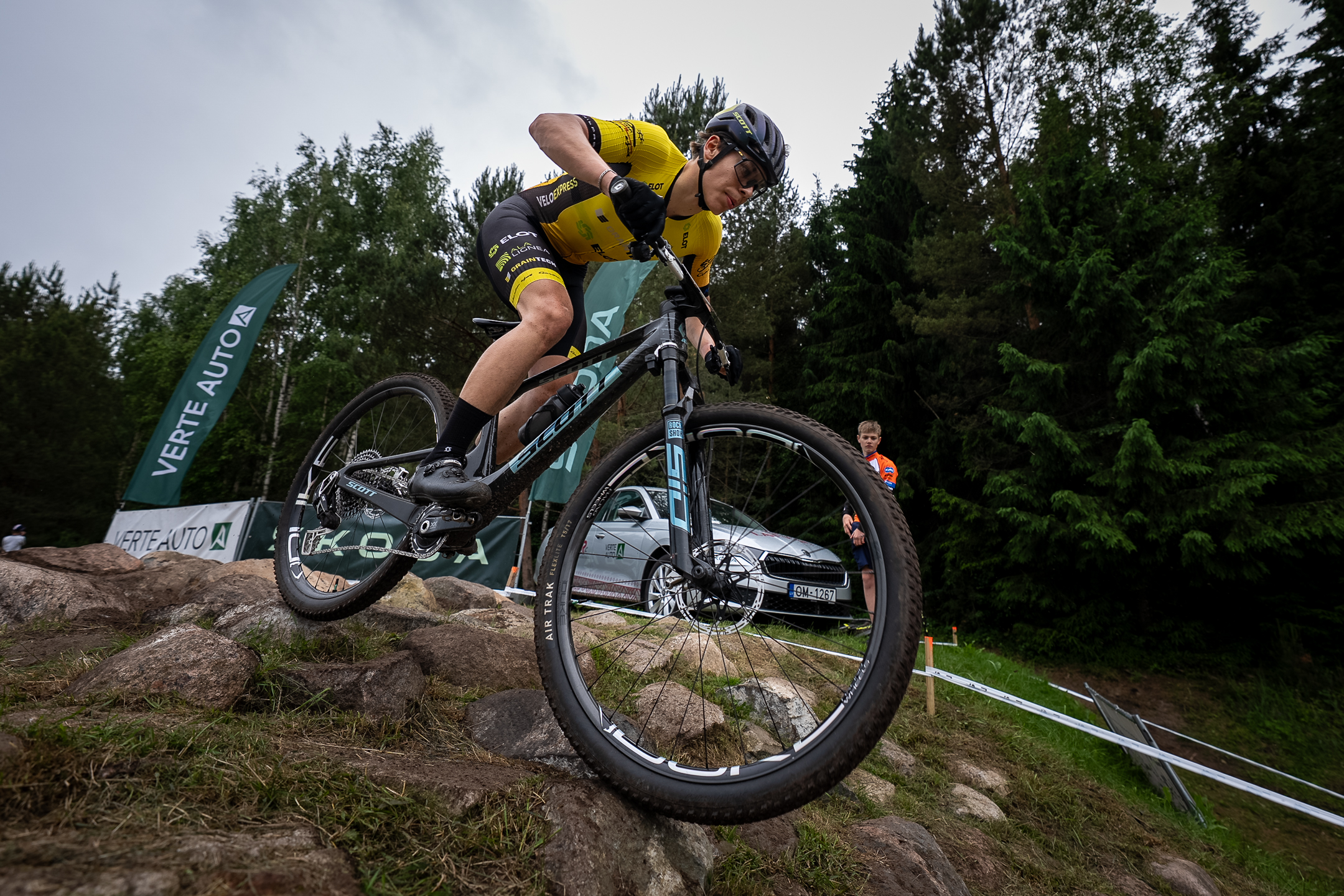 “cb–xp” Latvijas kausa MTB XCO krosā Ogres posmā lieliska sportiskā cīņa – elitē uzvar Celitāns un Rodionova