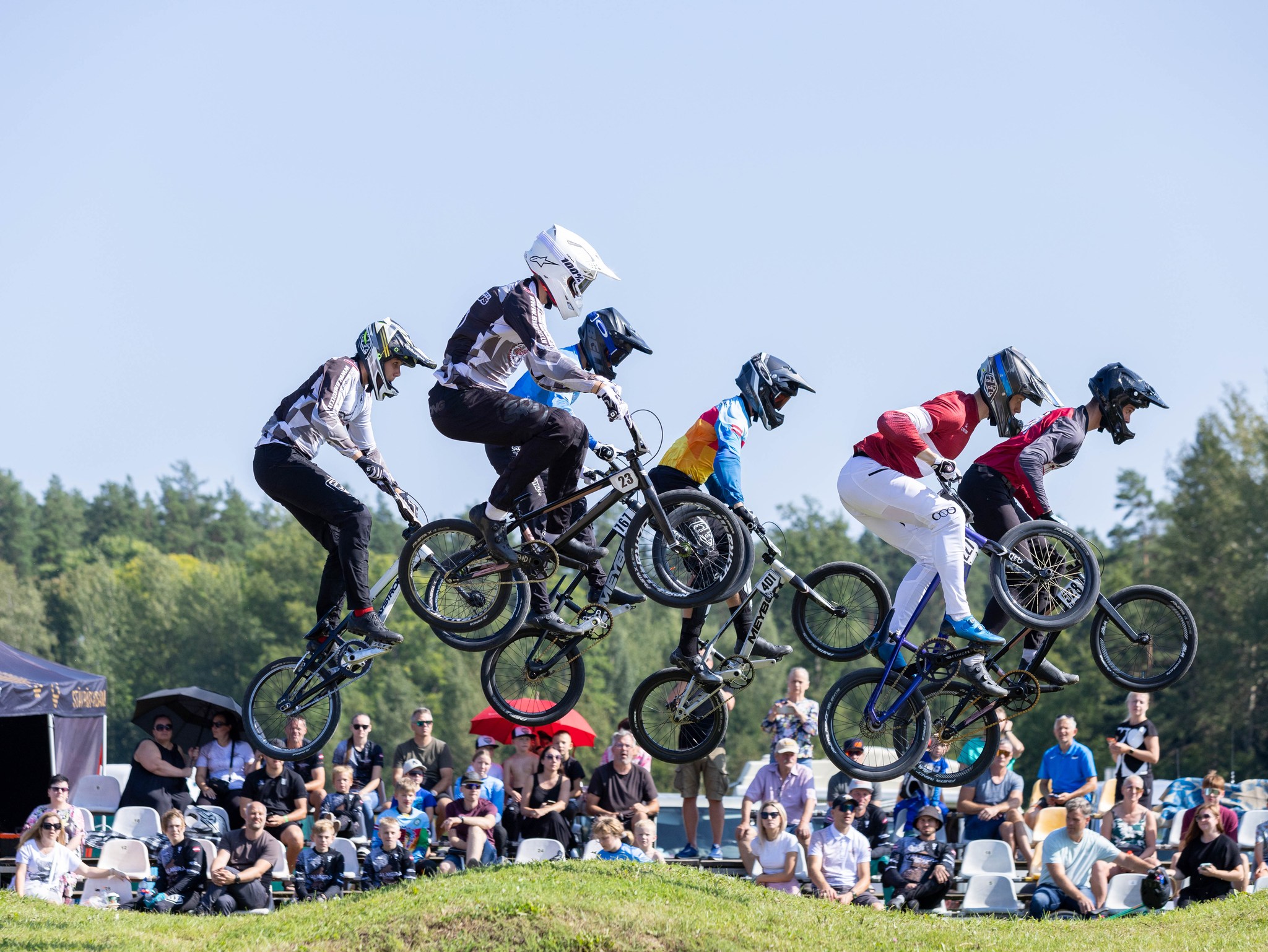 Štromberga un Krīgera iedvesmoti, BMX braucēji sacenšas “Crystal Dent” LK “Avotu” posmā