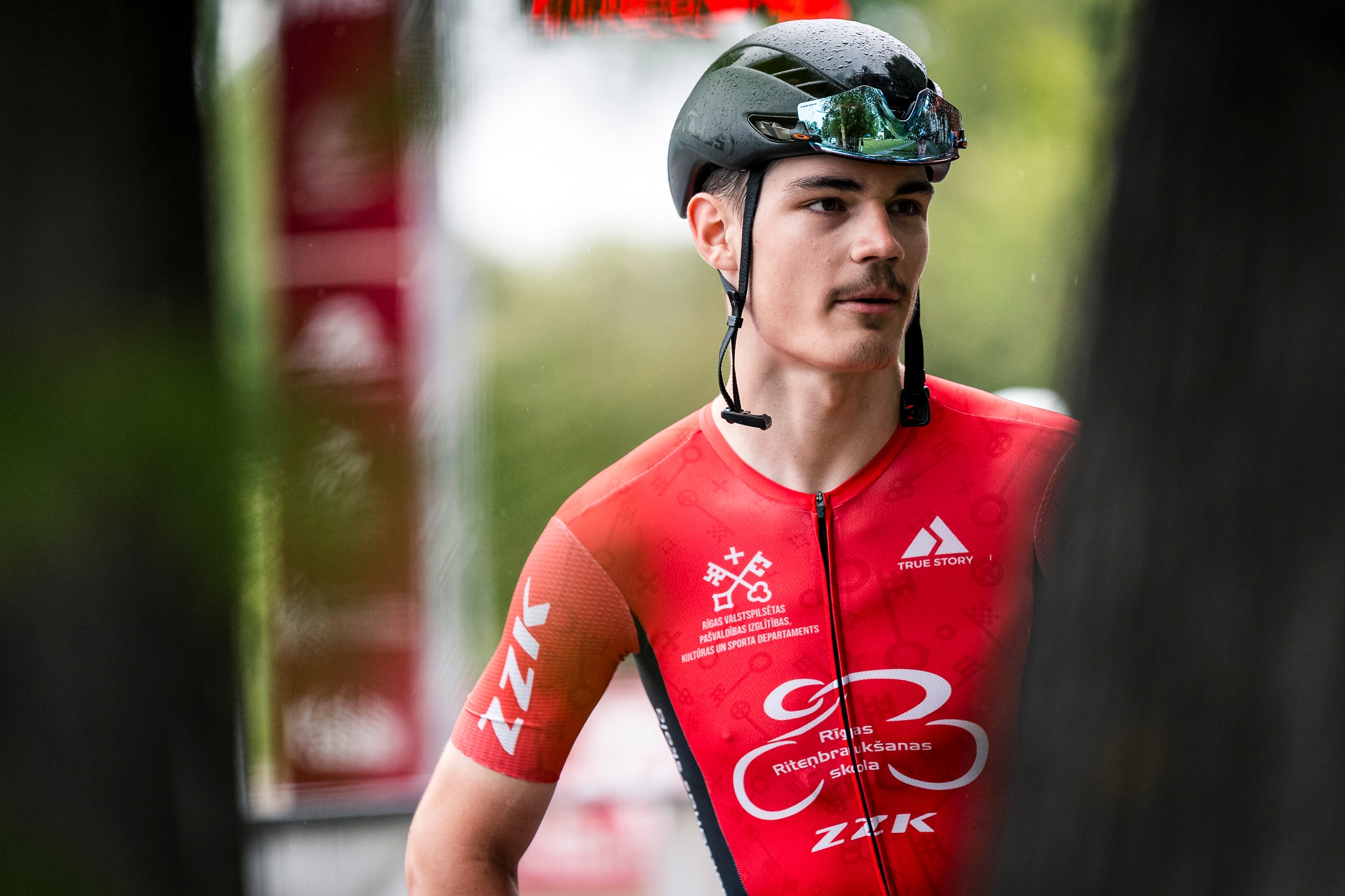 Logins otro junioru gadu pavadīs Ungārijas komandā; Lapiņš dodas uz Somijas UCI kontinentālo vienību