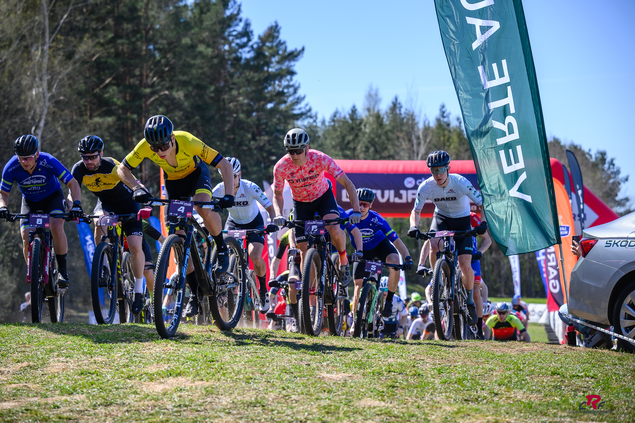 “cb–xp” Latvijas kauss MTB XCO startē ar Celitāna, Zariņas un Zaļeska triumfiem Carnikavā + FOTO GALERIJAS