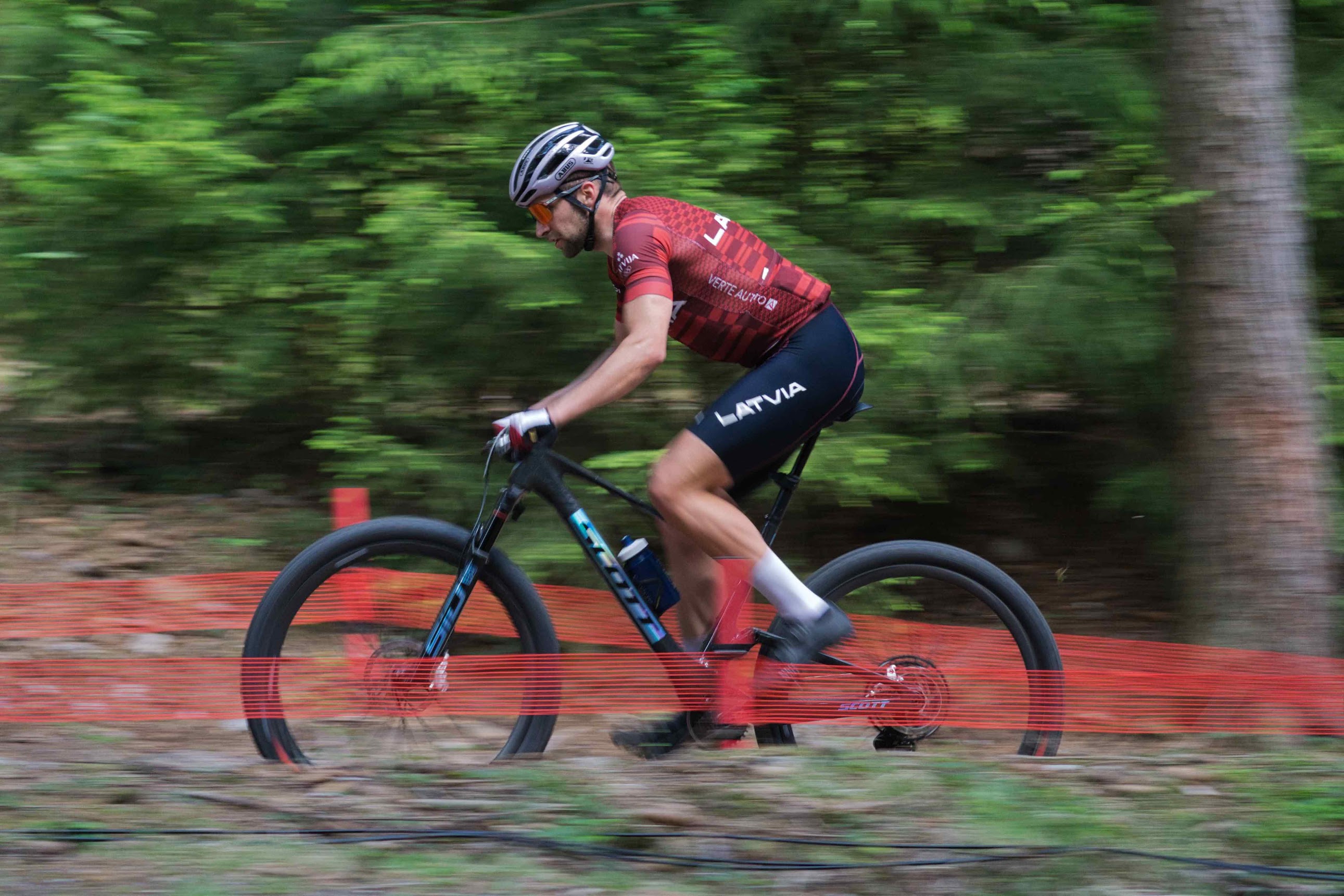 Šodien Mārtiņš Blūms startēs Pasaules kausa 2. posmā MTB XCO krosā