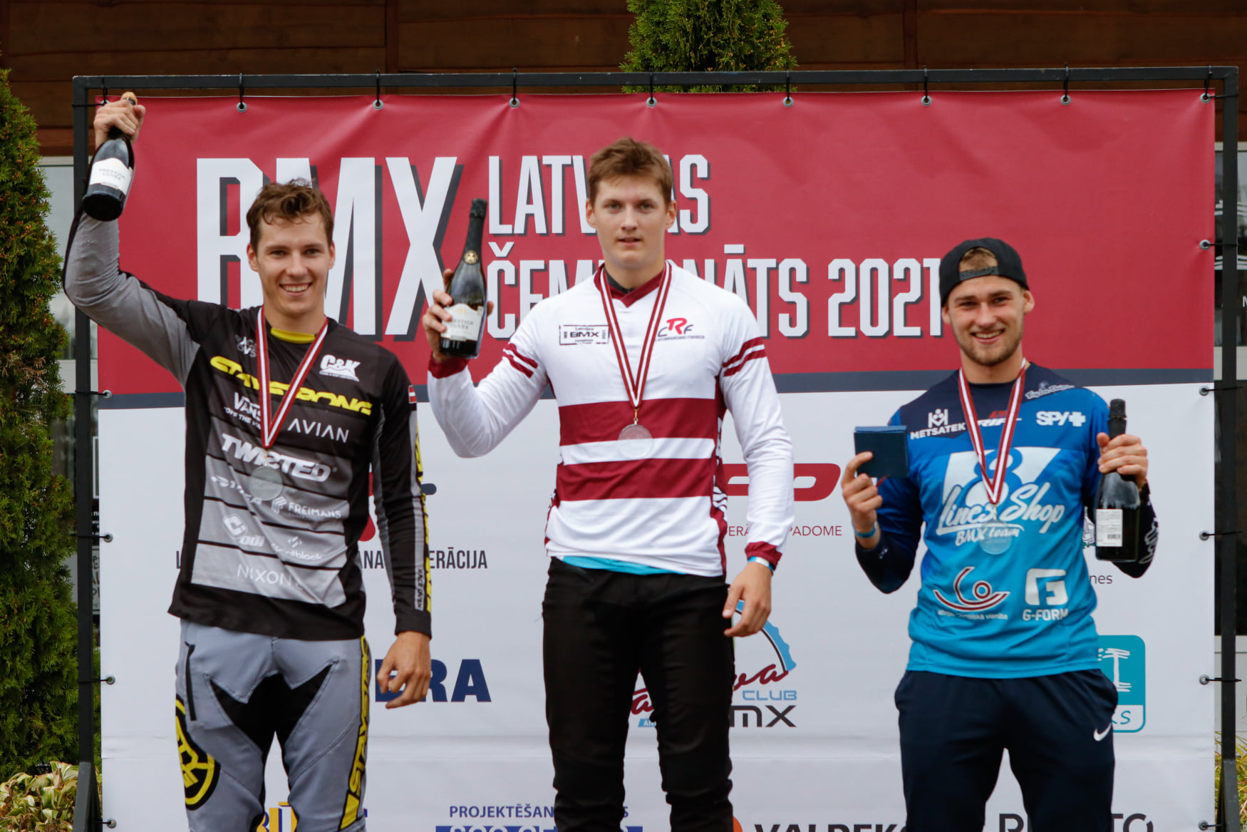 Kārkliņš un Pētersone kļūst par Latvijas BMX elites čempioniem; sasniegts jauns čempionāta rekords
