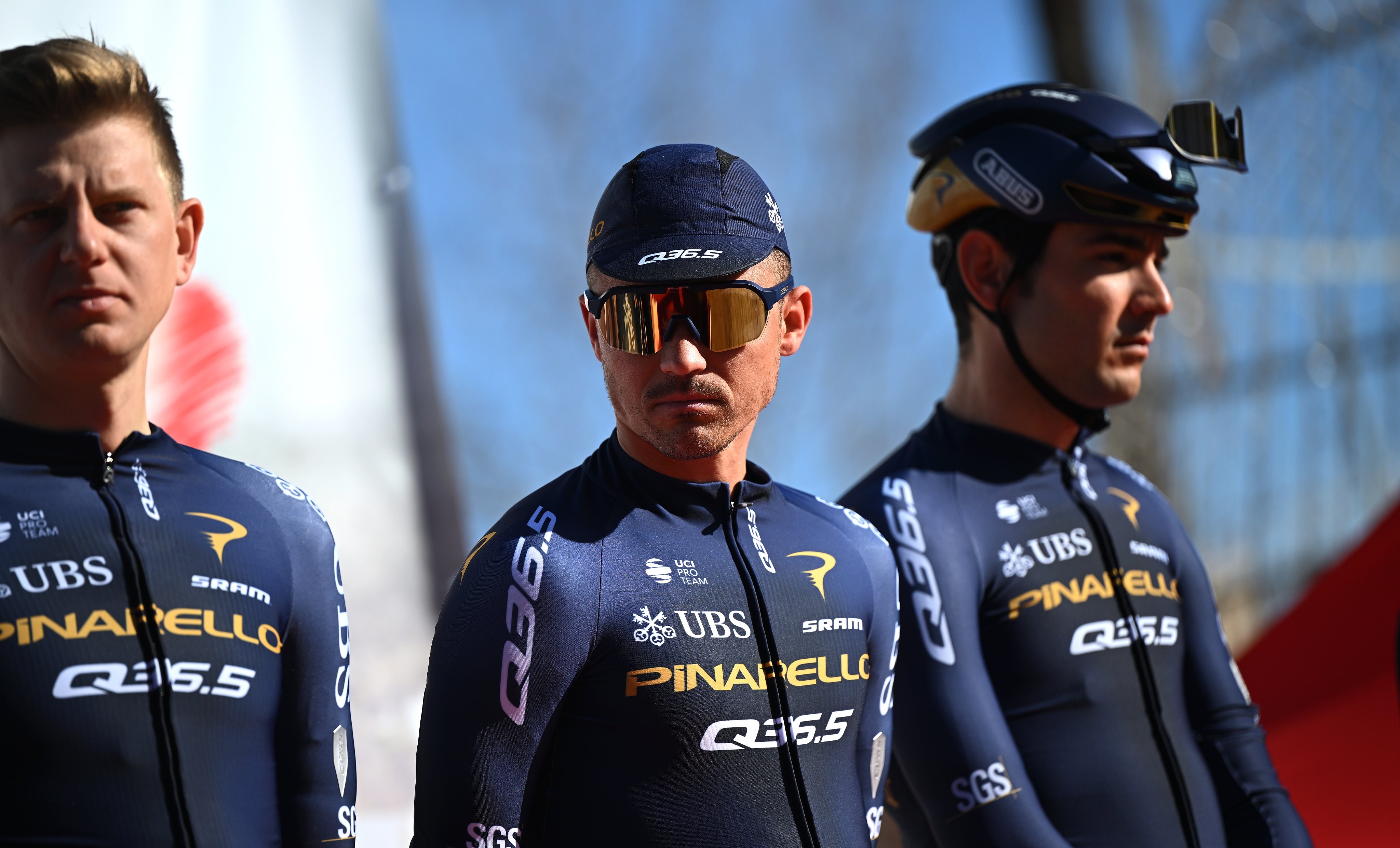 Liepiņš palīdz komandas biedram izcīnīt trešo vietu Almērijas klasikā; Skujiņš startē Portugālē