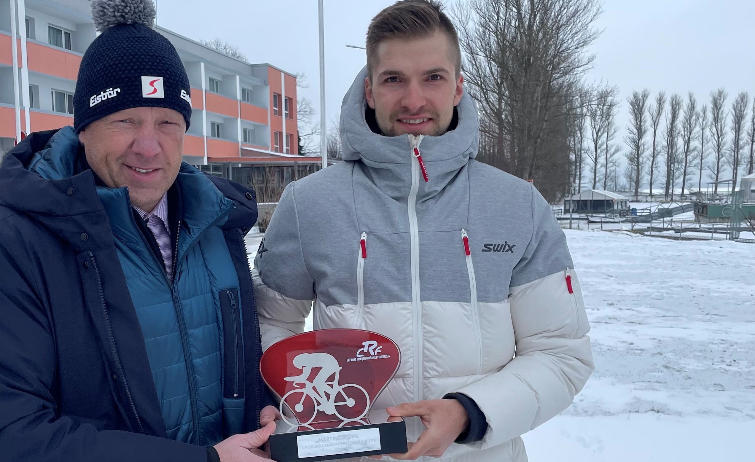 Mārtiņš Blūms saņēmis Latvijas gada labākā riteņbraucēja balvu 