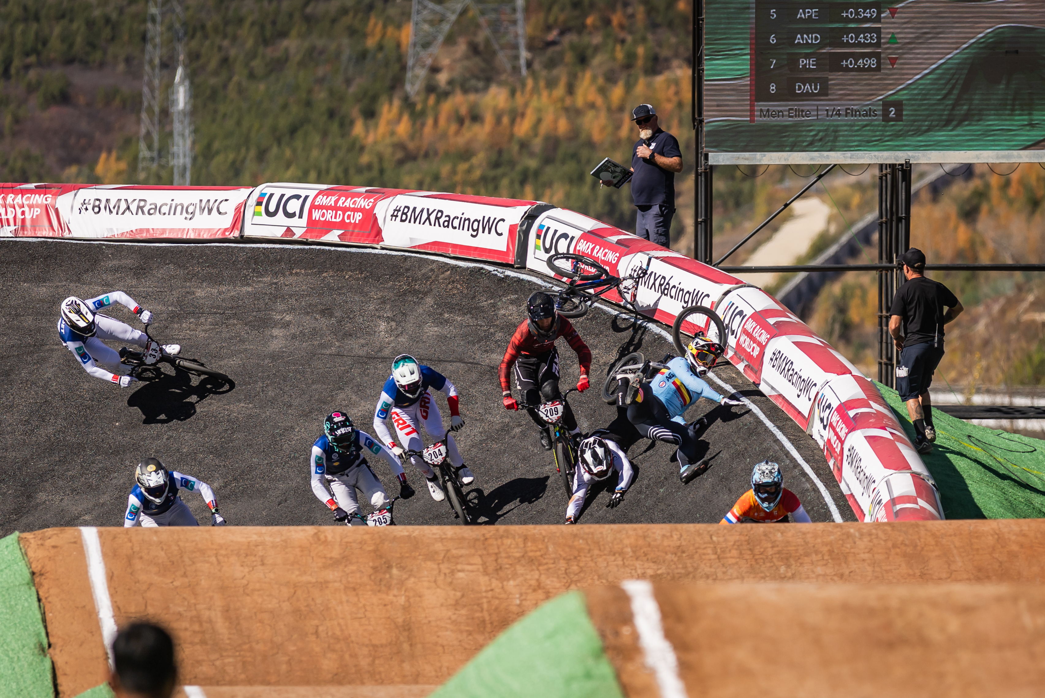 Apels un Pētersone – visaugstāk no latviešiem BMX Pasaules kausa 7. posmā Ķīnā