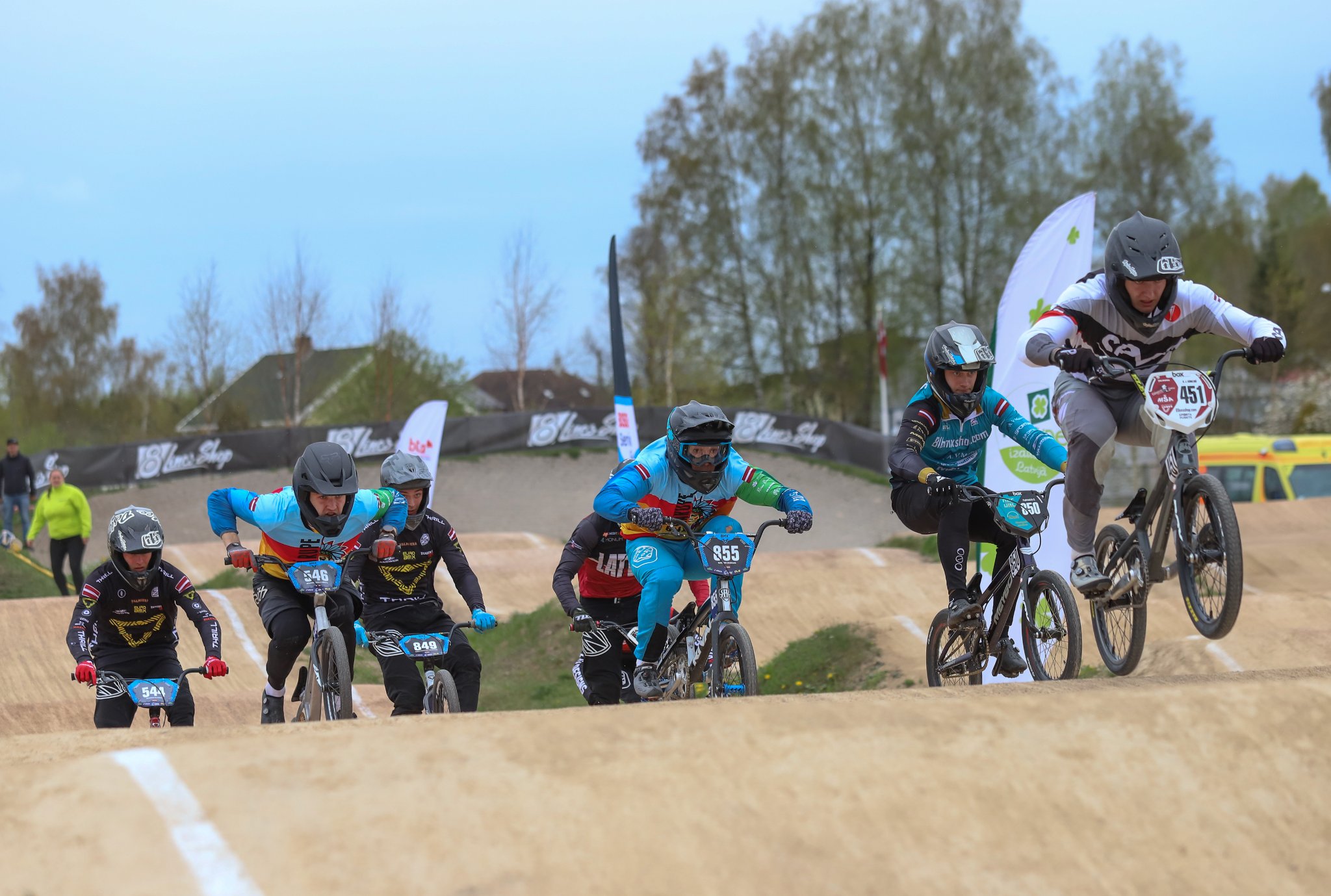 Ar jaunu dalībnieku rekordu Mārupē sākusies Latvijas kausa sezona BMX