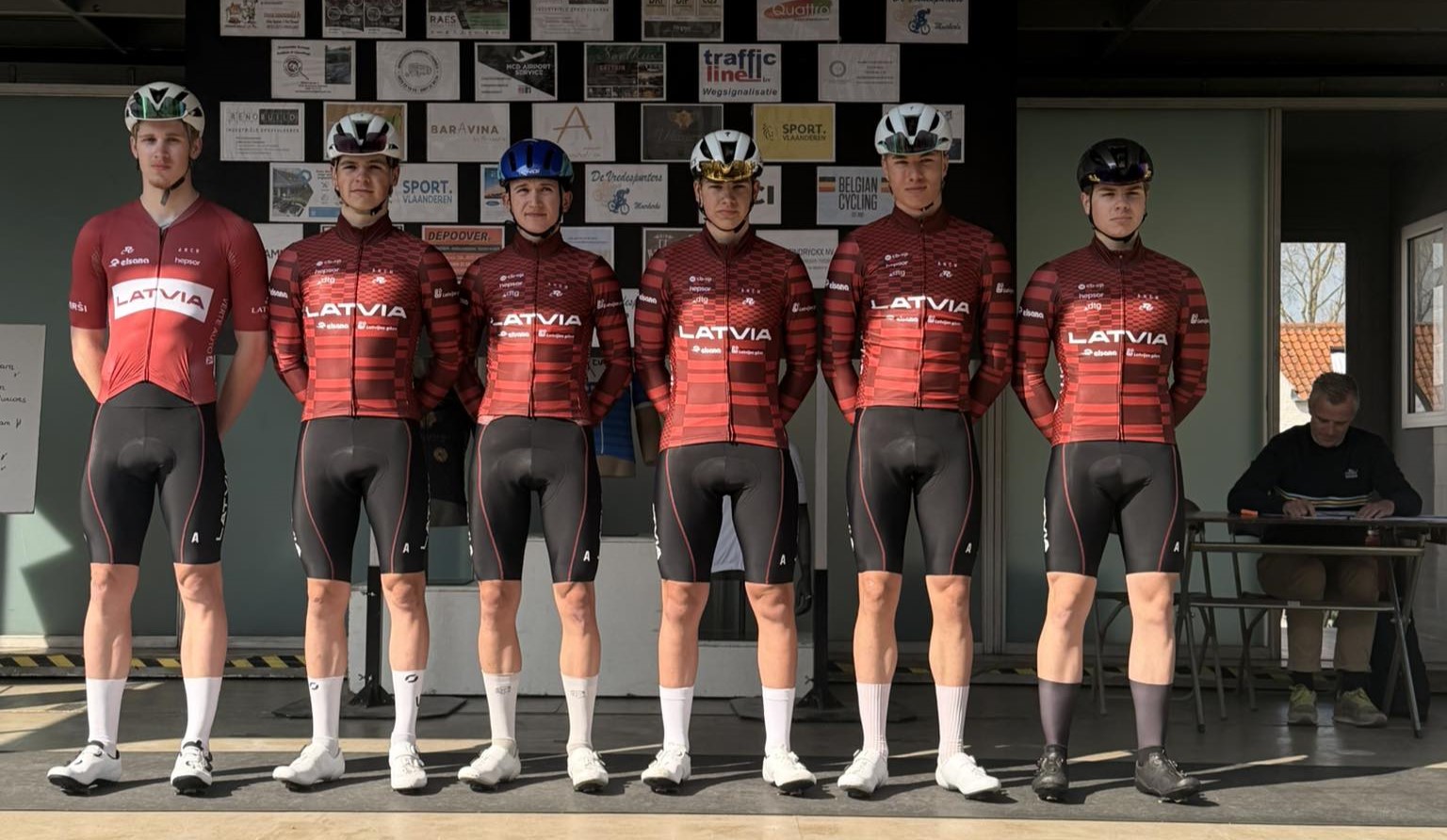 Latvijas juniori rāda solīdu sniegumu, bet kritiens pirms finiša izjauc plānus