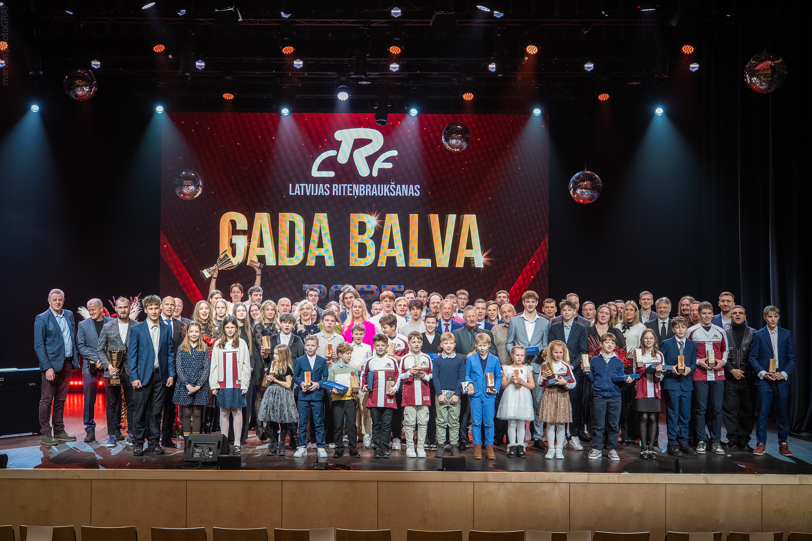 Svinīgā apbalvošanas ceremonijā pulcējas kuplā velo saime; gada riteņbraucēji – Skujiņš un Stūriška +FOTO Galerija